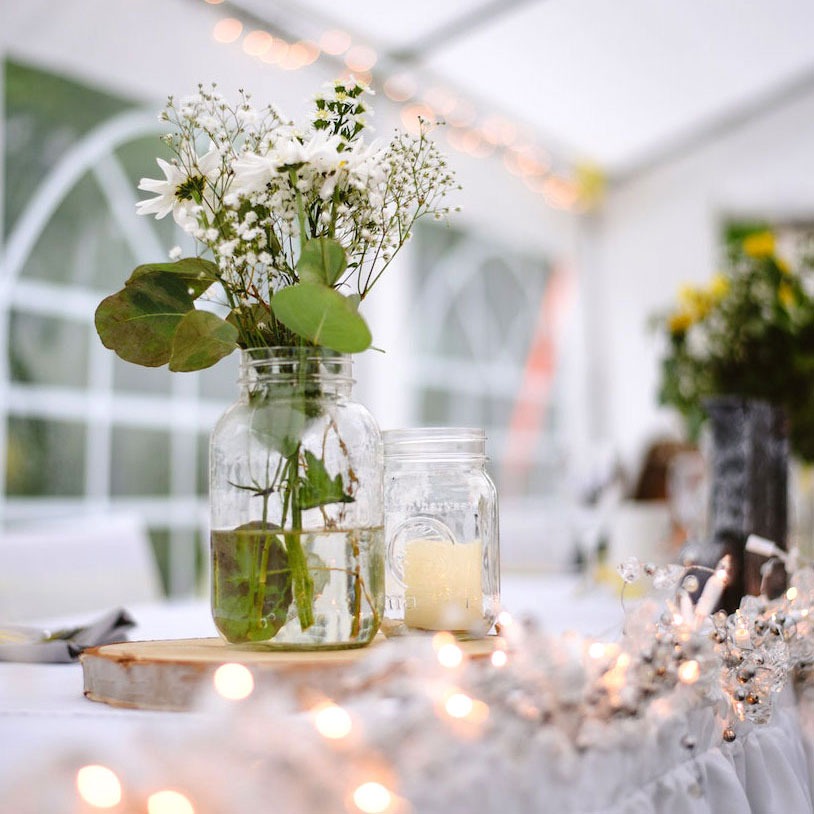 Pennsylvania bridal shows featuring mason jars filled with flowers.